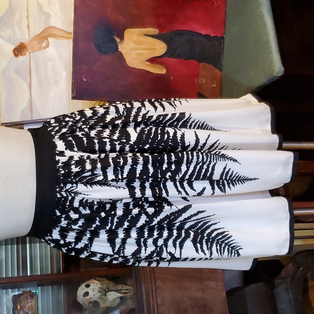Beth Bowley Silk Fern Print Black White Skirt flowing size 2 Anthropologie